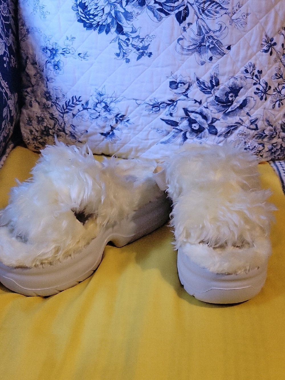 UGG yellow "Fluff" Platform Slip On With Elastic Strap. SN1117325 Size 8